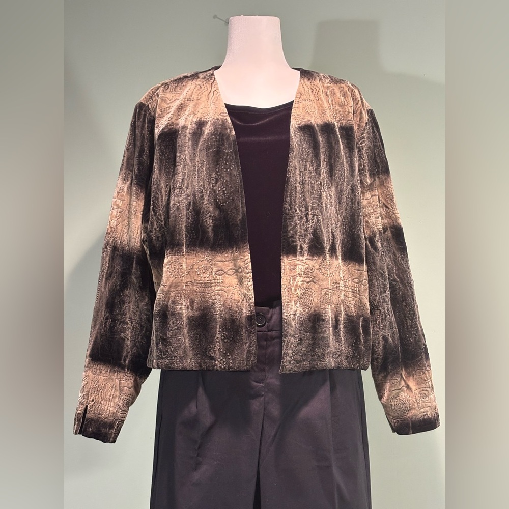 Chico’s Elegant velvet Black and Tan Women's cropped jacket/blazer Size 3/XL